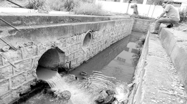 《两片区污水直排河道》追踪